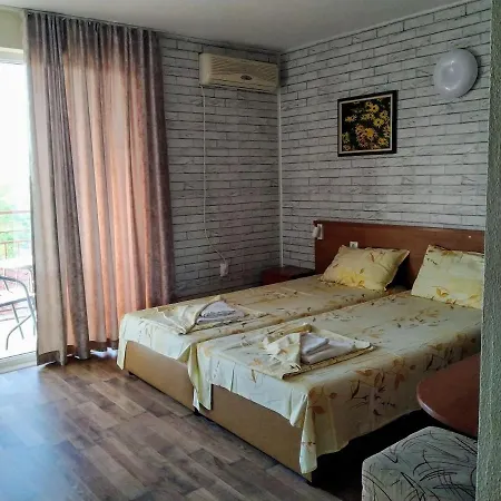 лилия 18 * Primorsko